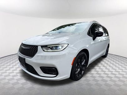 Used 2024 Chrysler Pacifica Limited w/ S Appearance Package