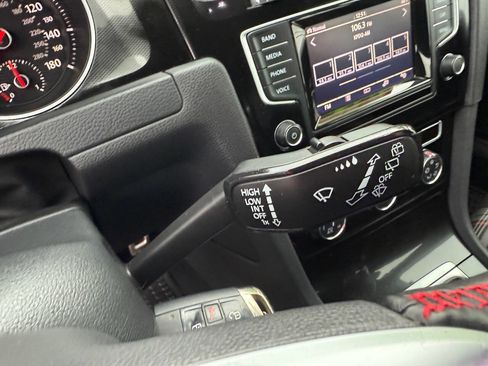 Used 2015 Volkswagen Golf 4-Door image 31