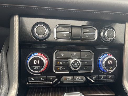 Used 2021 GMC Yukon Denali w/ Denali Premium Package image 22