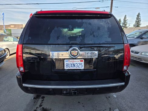 Used 2007 Cadillac Escalade AWD w/ Information Package image 3