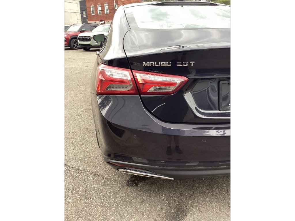 Used 2022 Chevrolet Malibu Premier FWD image 32
