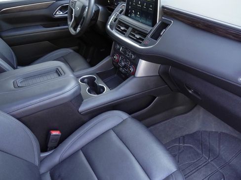 Used 2023 Chevrolet Tahoe Z71 w/ Luxury Package AWD/4WD image 10