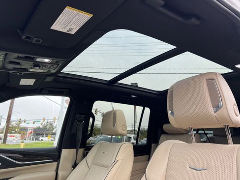 Used 2024 Cadillac Escalade ESV Premium Luxury image 23