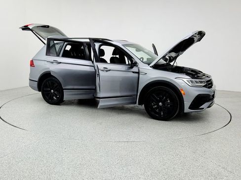 Used 2022 Volkswagen Tiguan SE R-Line image 10