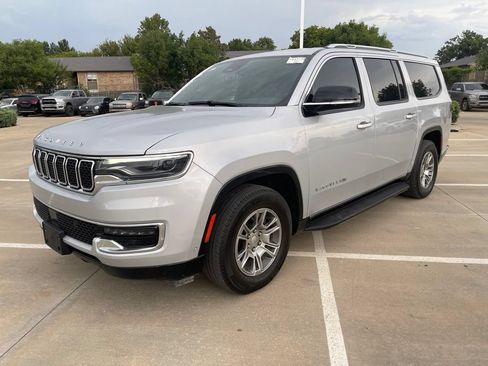 Used 2023 Jeep Wagoneer L 4WD image 5