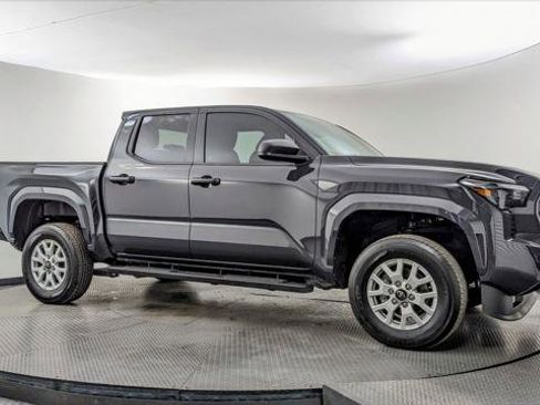 Used 2025 Toyota Tacoma SR image 11