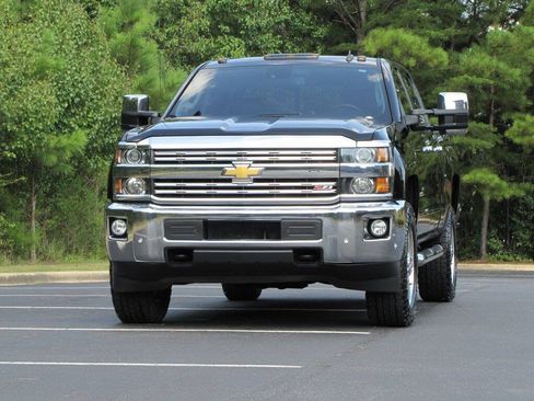 Used 2015 Chevrolet Silverado 2500 LTZ w/ Duramax Plus Package AWD/4WD image 8