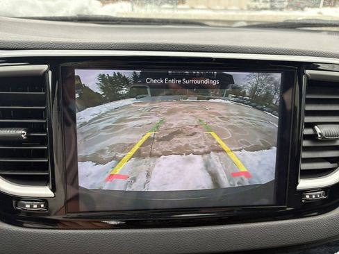 Used 2025 Chrysler Pacifica Select image 17