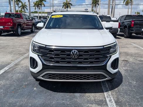 Used 2024 Volkswagen Atlas Cross Sport SE w/ Panoramic Sunroof Package image 2