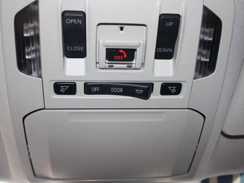 Used 2021 Toyota Highlander Limited AWD/4WD image 25