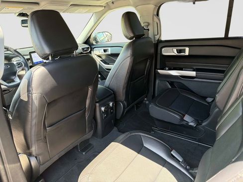 Used 2022 Ford Explorer Limited w/ Equipment Group 301A AWD/4WD image 15