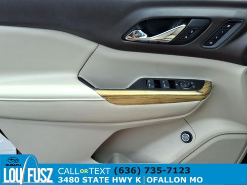Used 2017 GMC Acadia Denali w/ Technology Package FWD image 22