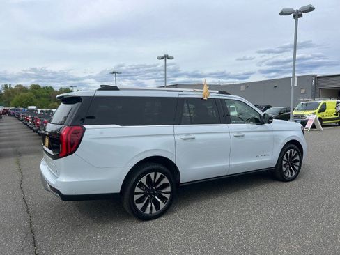 Used 2025 Ford Expedition Max Platinum w/ Driver's Package AWD/4WD image 5