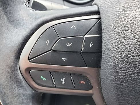 Used 2019 Jeep Cherokee Limited AWD/4WD image 7