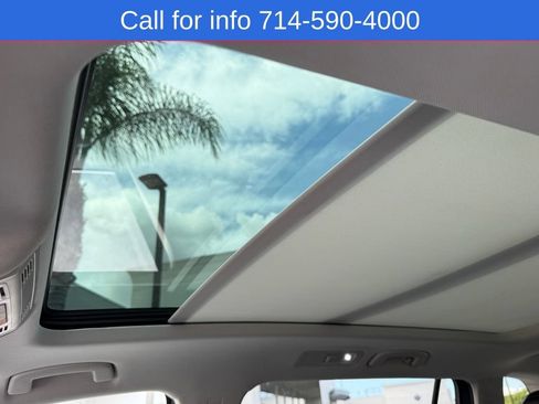 Used 2022 Volkswagen Tiguan SE w/ Panoramic Sunroof Package AWD/4WD image 16