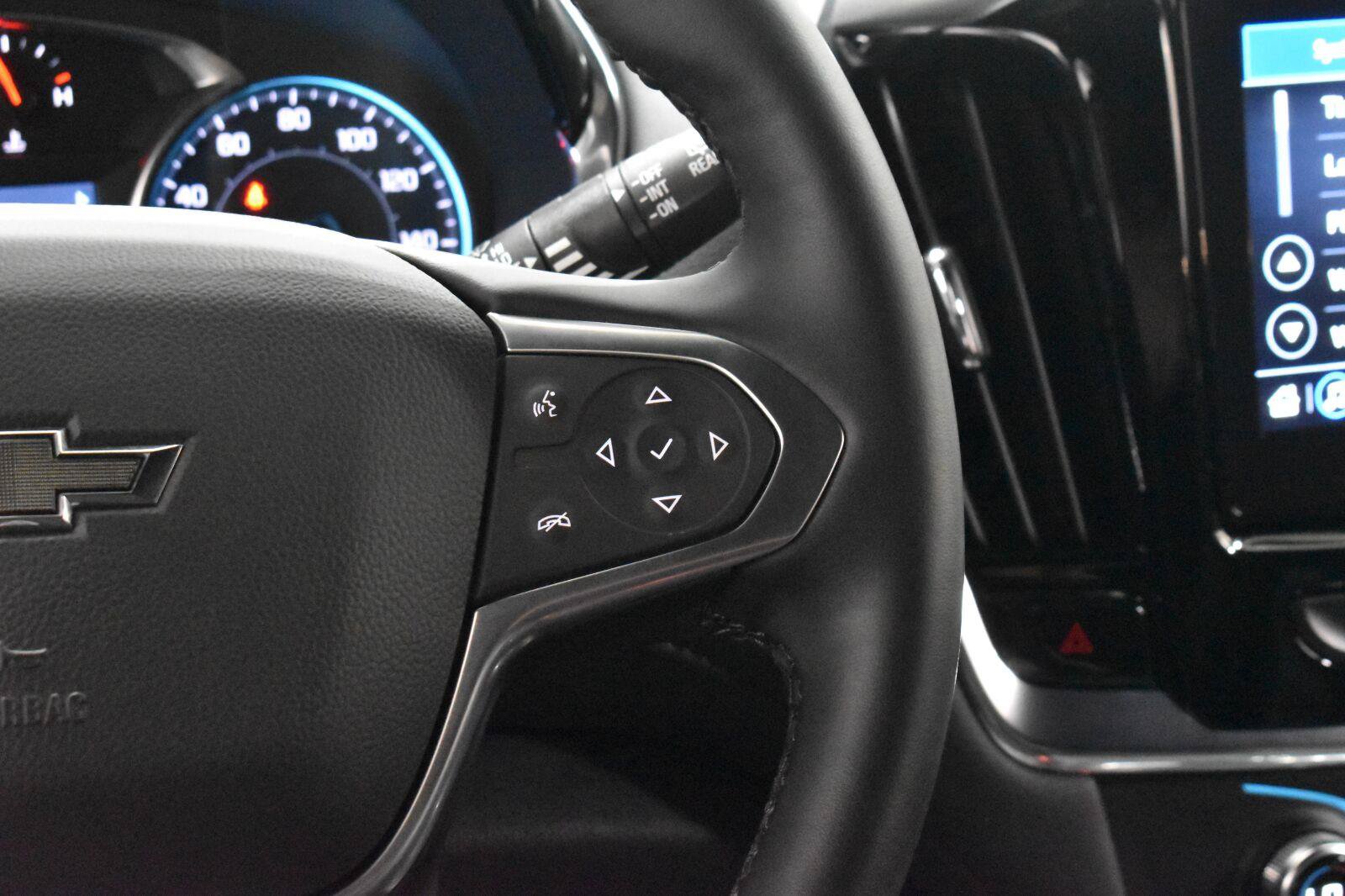 Used 2023 Chevrolet Traverse RS w/ LPO, Floor Liner Package FWD image 9