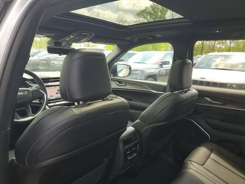 New 2026 Jeep Grand Cherokee Limited AWD/4WD image 11