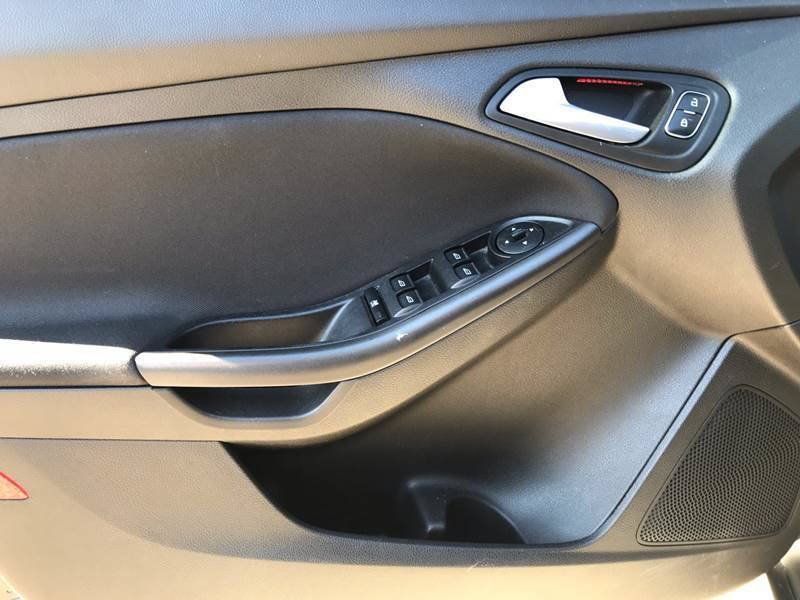 Used 2016 Ford Focus SE w/ Equipment Group 201A FWD image 17