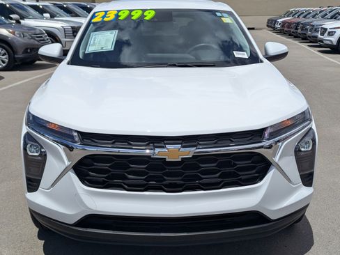 Used 2024 Chevrolet Trax LS w/ LS Convenience Package FWD image 6