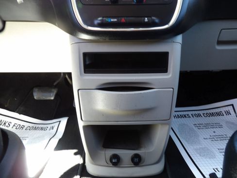 Used 2019 Dodge Grand Caravan SE FWD image 20