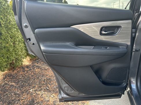 Used 2018 Nissan Murano SV image 9