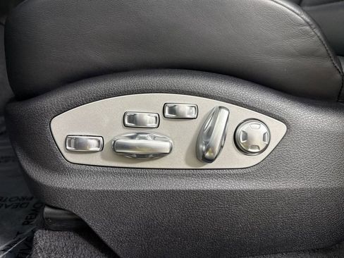 Certified 2025 Porsche Macan GTS image 40