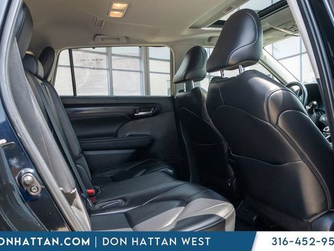 Used 2023 Toyota Highlander XLE FWD image 27