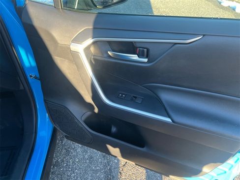 Used 2020 Toyota RAV4 XLE image 17