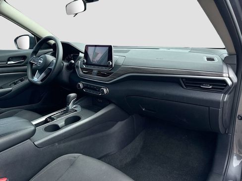 Used 2025 Nissan Altima 2.5 SV image 25