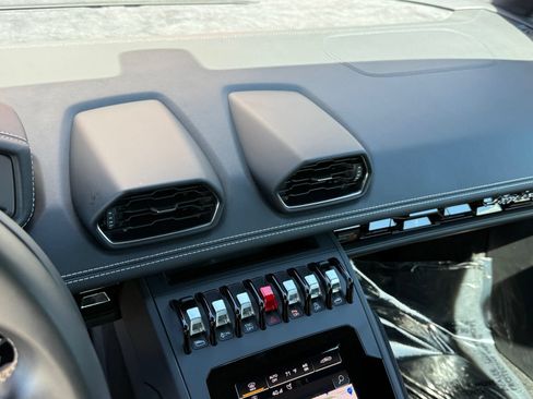 Used 2021 Lamborghini Huracan EVO RWD image 32