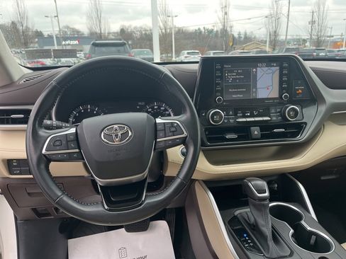 Certified 2021 Toyota Highlander XLE image 22