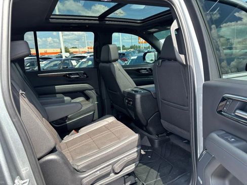 Used 2025 Chevrolet Suburban High Country w/ Sun And Tow Package AWD/4WD image 13