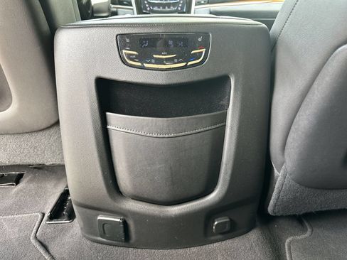 Used 2020 Cadillac Escalade Luxury RWD image 22