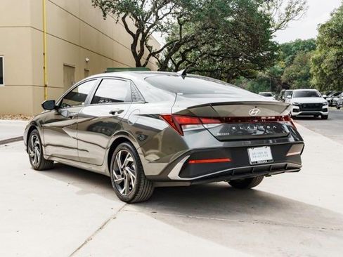 Certified 2025 Hyundai Elantra Sport image 4