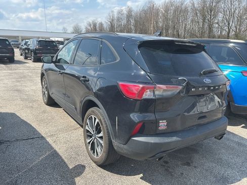Used 2022 Ford Escape SE w/ SE Sport Appearance Package image 4