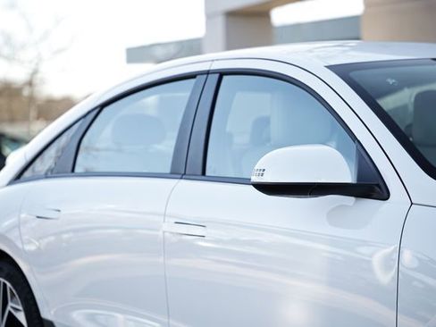 Used 2024 Hyundai Ioniq 6 SEL image 3