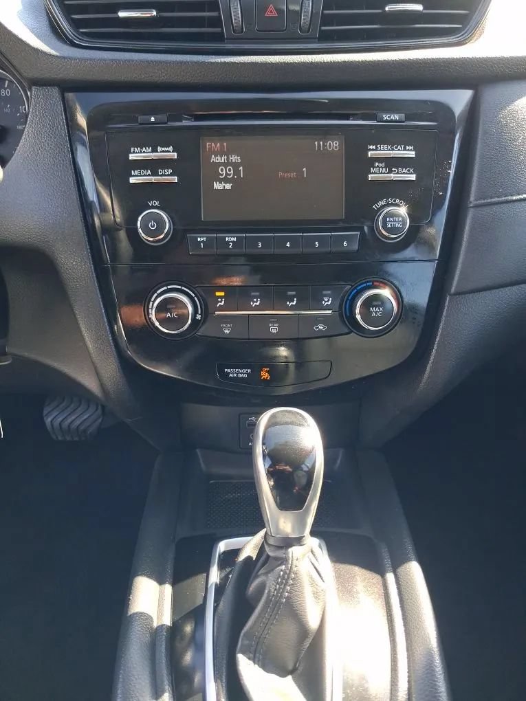 Used 2017 Nissan Rogue S AWD/4WD image 23
