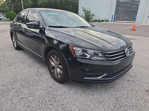 Used 2016 Volkswagen Passat 1.8T S FWD image 2