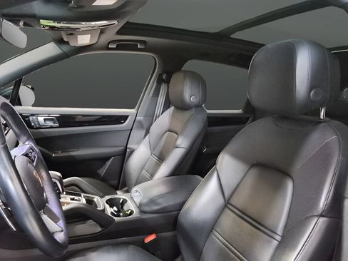 Used 2023 Porsche Cayenne w/ Premium Package AWD/4WD image 15