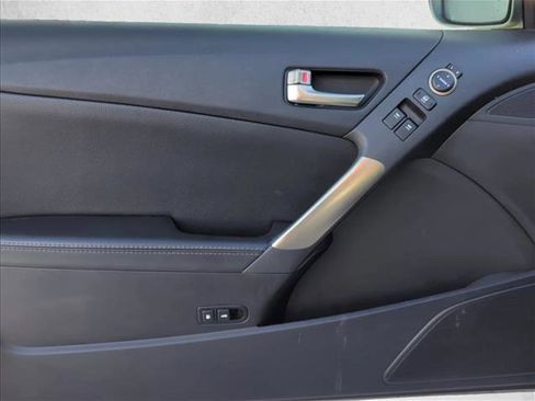 Used 2016 Hyundai Genesis Coupe 3.8 image 8