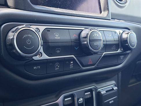 Used 2023 Jeep Gladiator Sport AWD/4WD image 22