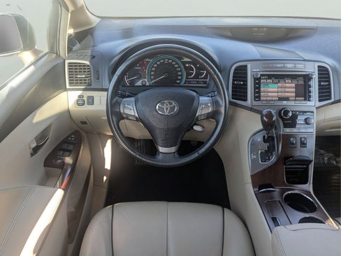 Used 2010 Toyota Venza FWD image 12