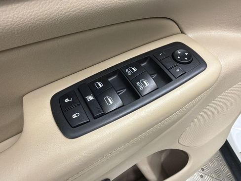Used 2019 Jeep Grand Cherokee Limited AWD/4WD image 12