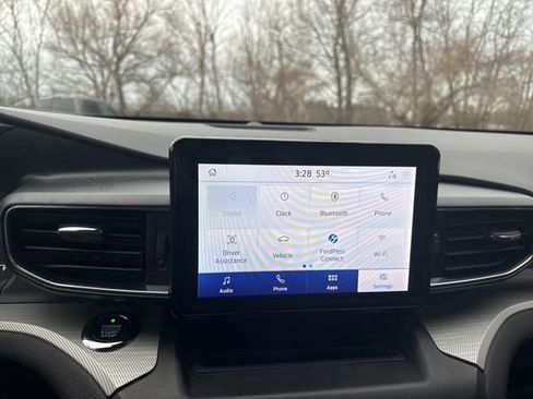 Used 2020 Ford Explorer XLT w/ Equipment Group 202A AWD/4WD image 27