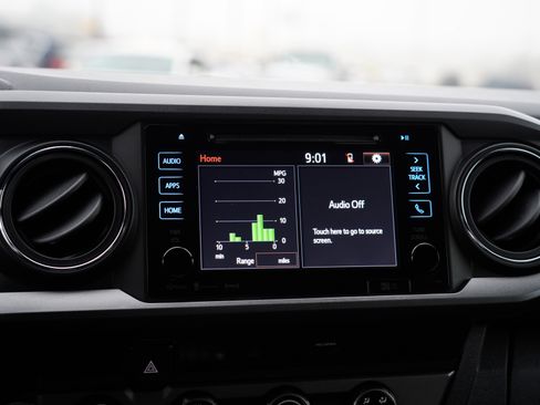 Used 2018 Toyota Tacoma TRD Off-Road image 22