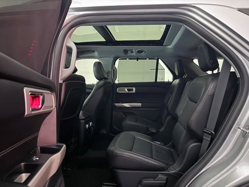 Used 2020 Ford Explorer Limited w/ Class III Trailer Tow Package AWD/4WD image 17