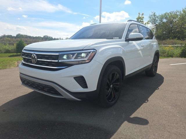 Used 2022 Volkswagen Atlas SE AWD/4WD image 2