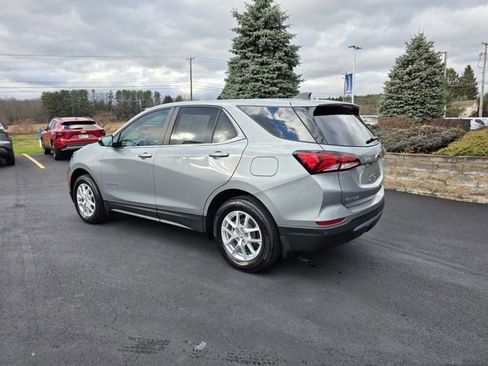 Used 2023 Chevrolet Equinox LT image 2