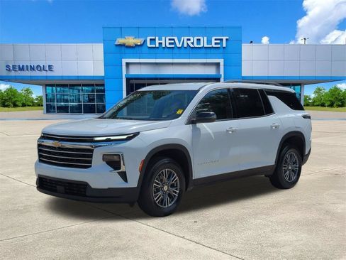 Certified 2026 Chevrolet Traverse LT FWD image 2
