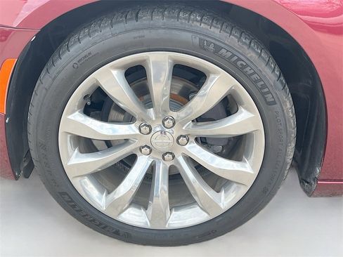 Used 2020 Chrysler 300 Touring w/ Chrome Appearance Package image 27